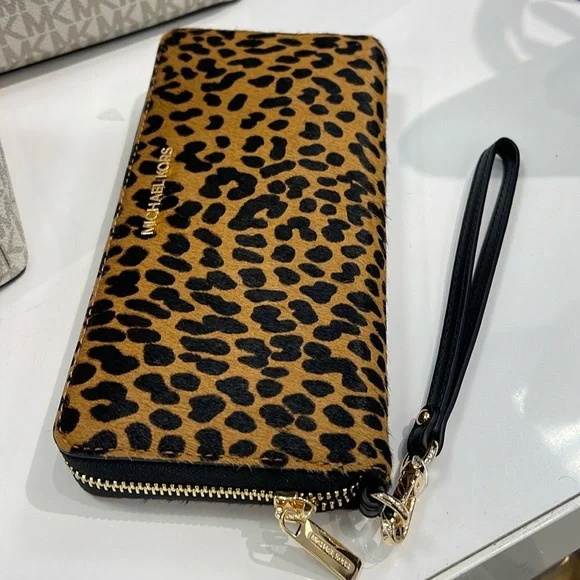 MICHAEL KORS
Leather Lg Continental Wristlet Phone Wallet Exotic Print Hair Calf - Picture 13 of 16